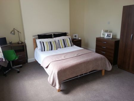 2 Bedroom Terraced To Rent in Lenton - Photo 2