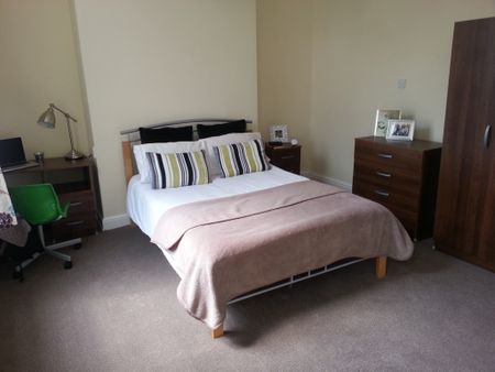 2 Bedroom Terraced To Rent in Lenton - Photo 4