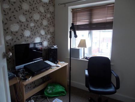 3 bedroom semi-detached house to rent - Photo 3