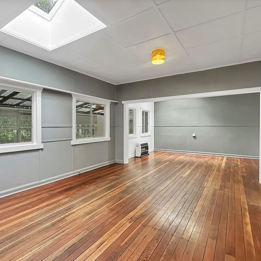 WARM AND INVITING COTTAGE IN LAWSON - Photo 1