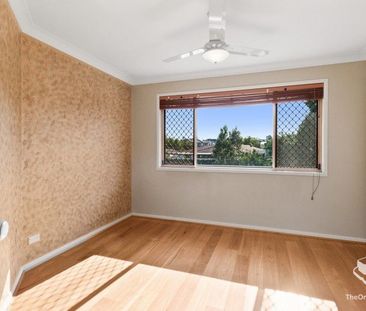 Executive living at Calamvale with Stretton College Catchment - Photo 2
