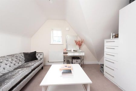 4 bedroom semi-detached house to rent - Photo 2