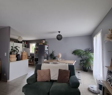 Location Maison 4 pièces 82m² CREUZIER LE VIEUX 03300 - Photo 2