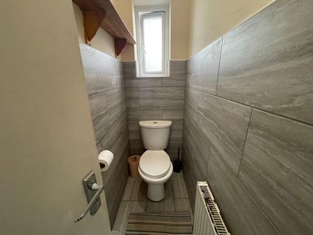 2 bedroom maisonette to rent - Photo 5