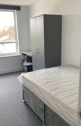 Room in a Shared House, Straits Parade, BS16 - Photo 1