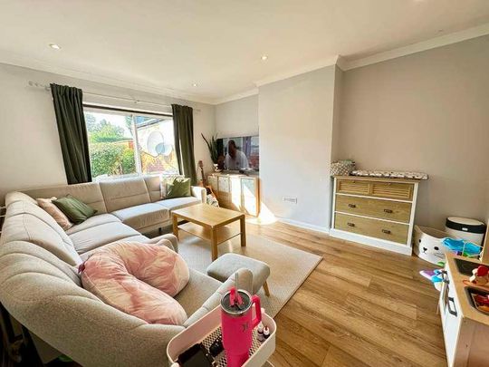 West Street, Epsom, KT18 - Photo 1