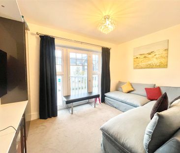 4 bedroom House in Sunapee Road, Reading - Photo 2