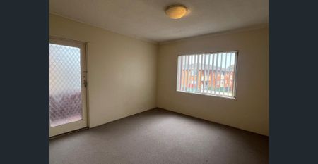 Conveniently Located One Bedroom Apartment - Photo 2