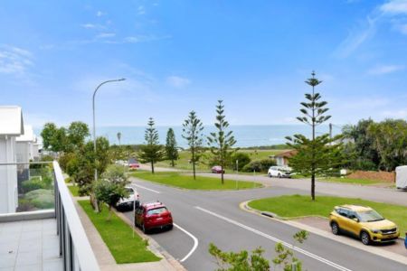 101/1 Mawson Close, Caves Beach. - Photo 3