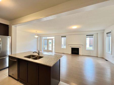 For Lease - 1404 Mockingbird Square, Pickering, Ontario - Photo 4