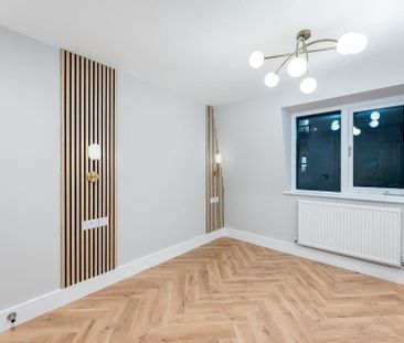 Flat 2, 33 Lawrence Buildings, London N16 - Photo 3