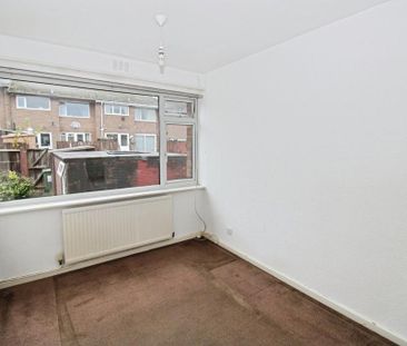 4 bedroom semi-detached house to rent - Photo 3