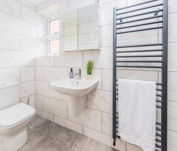 4 bedroom terraced house to rent - Photo 3