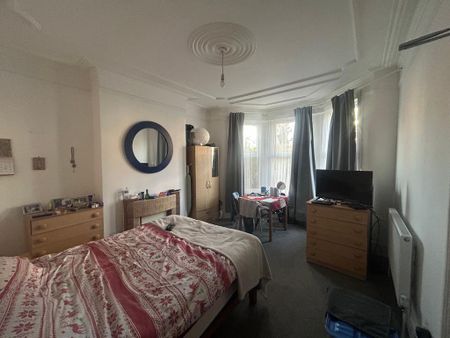 1 bedroom in a house share to rent - Photo 5