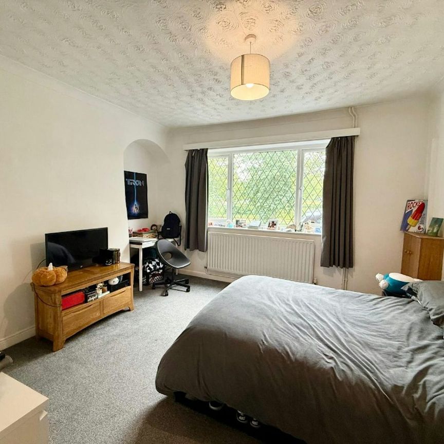 Church Street, Silverdale, ST5 - Photo 1