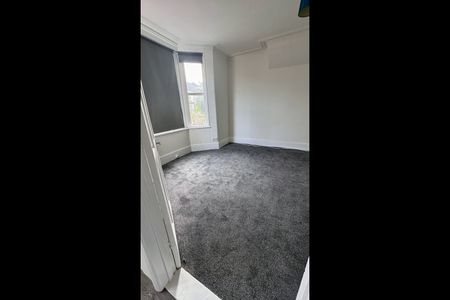 4 Bed Terraced House, Grosvenor Road, E10 - Photo 5