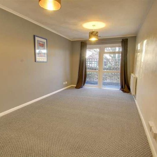 Knox Road, CO15 - Photo 1