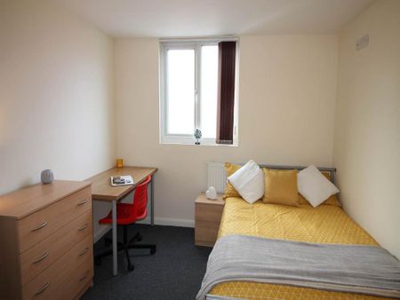 1 bedroom in a house share to rent - Photo 3