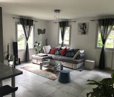 Location Appartement 3 pièces 77m² LA ROCHE SUR FORON 74800 - Photo 2
