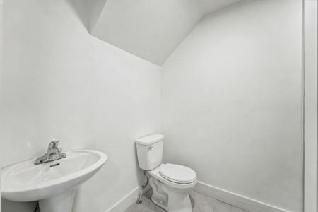 For Lease - 6638 McLeod Road Unit# 217, Niagara Falls, Ontario - Photo 3