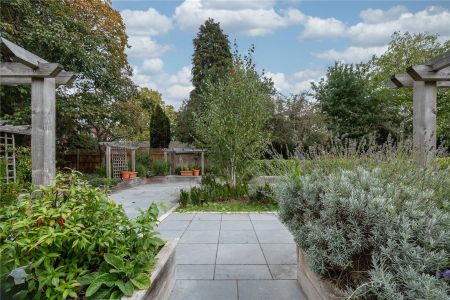 Addlestone Park, Addlestone, Surrey, KT15 - Photo 5