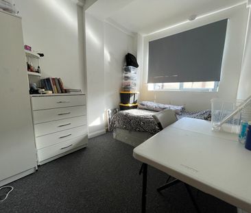 2 Bed Flat, Mede House, SO15 - Photo 1
