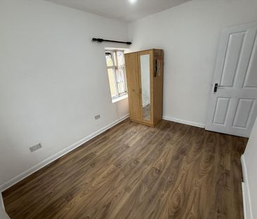 3 bedroom flat to rent - Photo 5