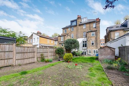 Thorney Hedge Road, Chiswick Park/Acton Green, W4, London - Photo 2