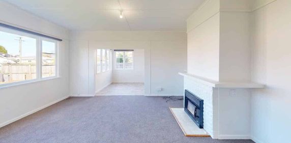 Spacious Living Space for Rent! - Photo 2