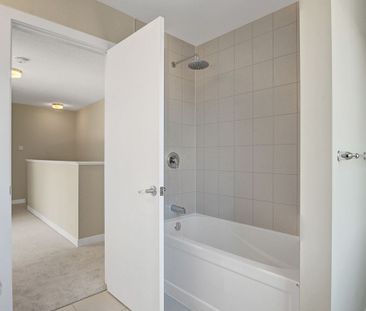 For Lease - 117 Ryan Reynolds Way, Orleans - Cumberland and Area, O... - Photo 3