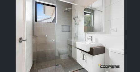 Spacious, Light-Filled Townhouse – Perfect for Families! - Photo 4