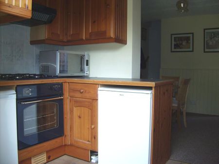 2 bedroom semi-detached house to rent - Photo 5