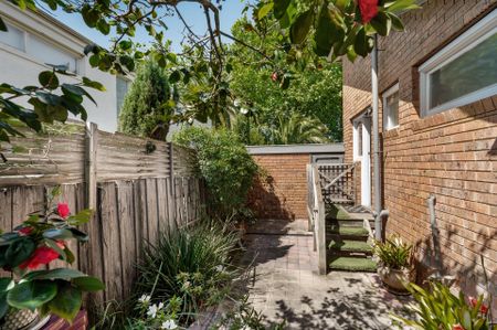 1/9 Erica Avenue, Glen Iris - Photo 3