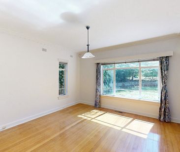 28 Erasmus Street, Surrey Hills - Photo 2