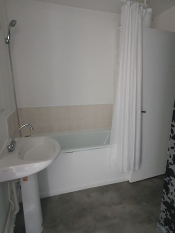 Location Appartement 3 pièces 43m² ST OMER 62500 - Photo 5