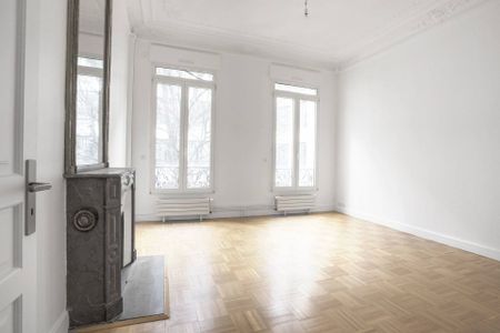 Rental Apartment Paris 8th Faubourg-du-Roule - Photo 2