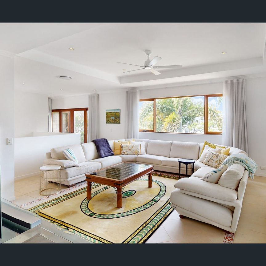 2/11 Hilton Esplanade, Tewantin, Qld 4565 - Photo 1