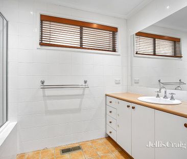 4 Clovelly Court, Viewbank - Photo 6