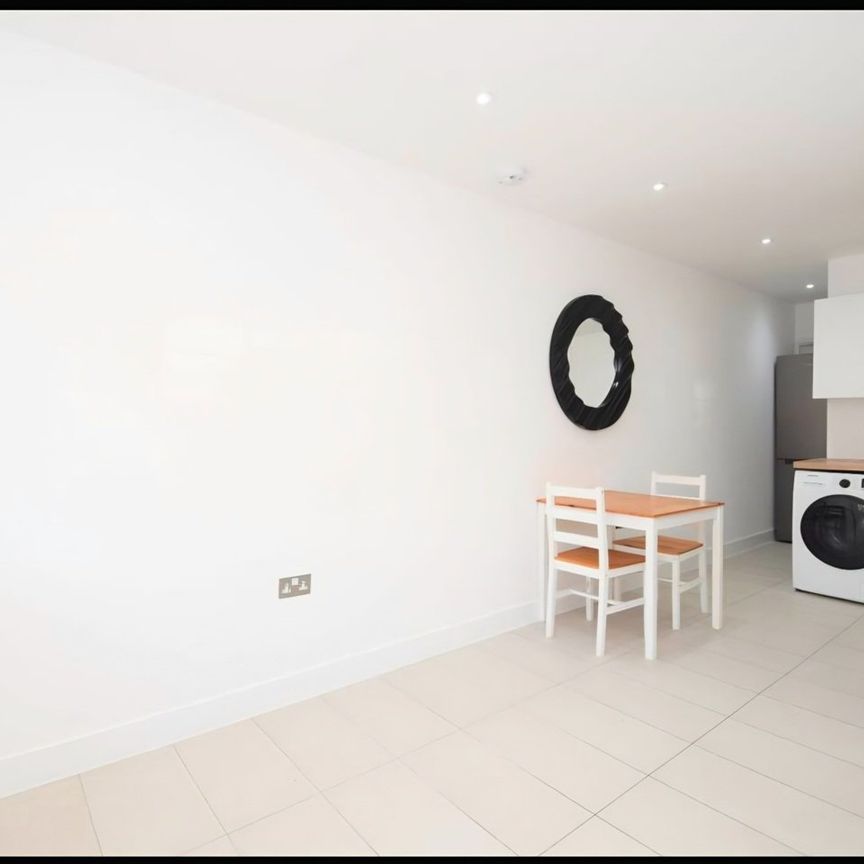 Studio Flat, Pinnerview, HA1 - Photo 1