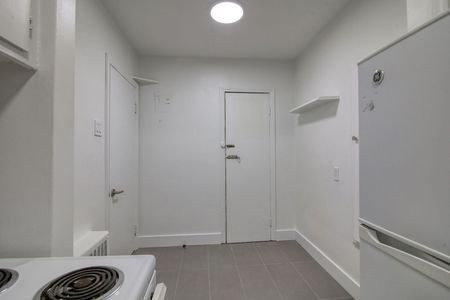 3250 Van Horne Street - Photo 2