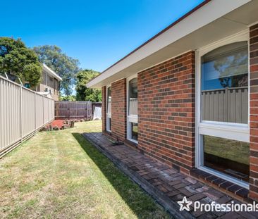 8 Greenaway Drive, Ferntree Gully VIC 3156 - Photo 2