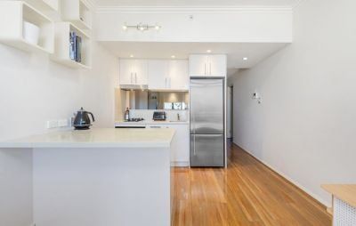 Popular Studio in Prime Location! - Photo 4