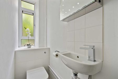 4 bedroom flat to rent - Photo 3