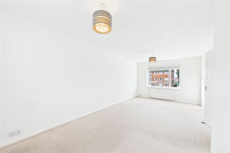 2 bedroom Flat in In the Ray, Maidenhead - Photo 2