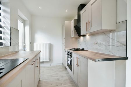 Modern 2-Bedroom Semi-Detached Home for Rent in a Peaceful Location - Photo 2
