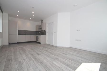 Clearview House, Pinner Road, Northwood, HA6 - Photo 2