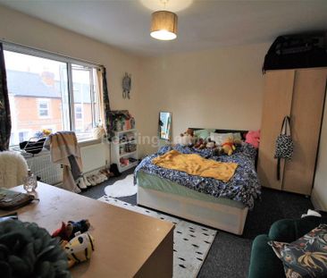 5 bedroom terraced house to rent - Photo 2