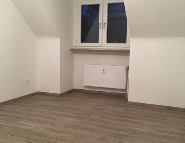 *** Gemütliche DG-Wohnung in grüner Lage! *** - Photo 1