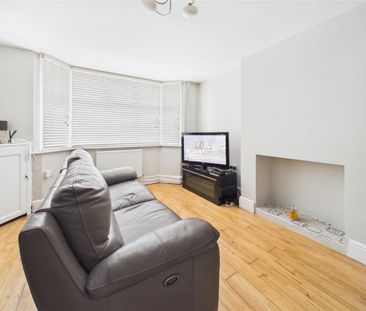 2 bedroom Semi-detached house to rent - Photo 2