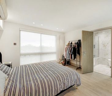 3 bedroom flat in Chelsea - Photo 6